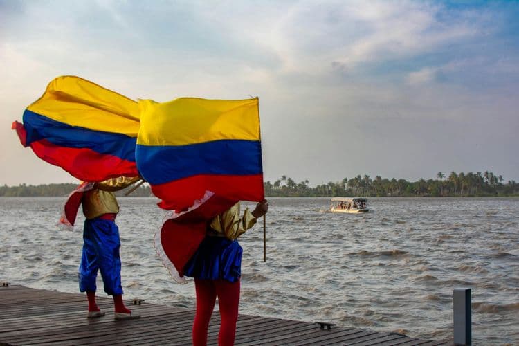 ¿Te conviene constituir una empresa en Colombia? Guía para emprendedores y empresarios